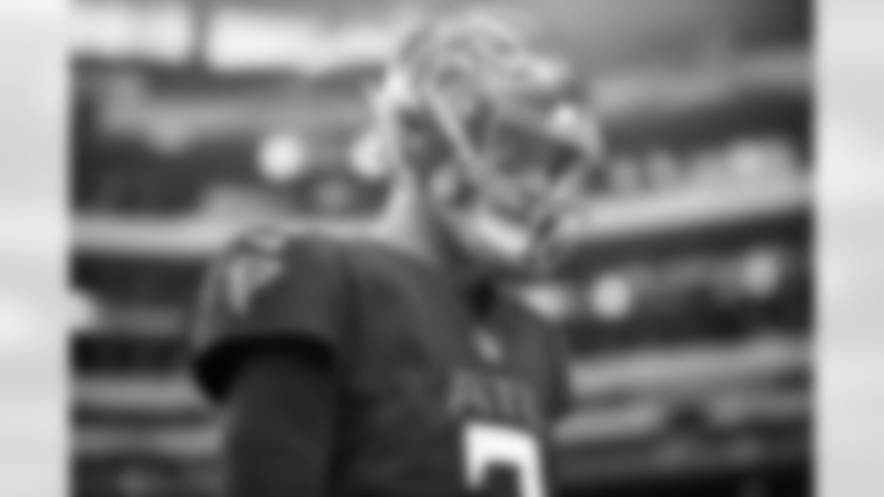 Atlanta Falcons quarterback Matt Ryan #2 warms up prior to a game against the Dallas Cowboys at AT&T Stadium in Arlington, Texas on Sunday, November 14, 2021. (Photo by Brandon Magnus/Atlanta Falcons)