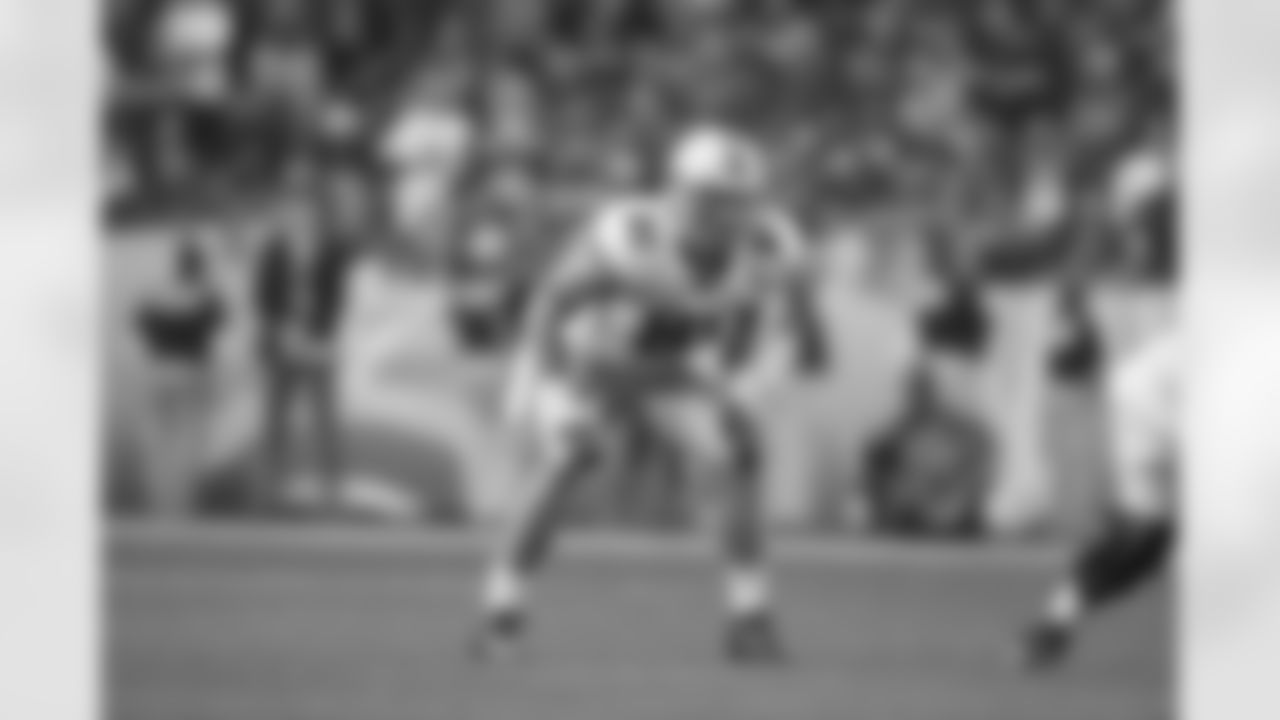 Vannett is a well-rounded tight end who can block well and contribute in the passing game.