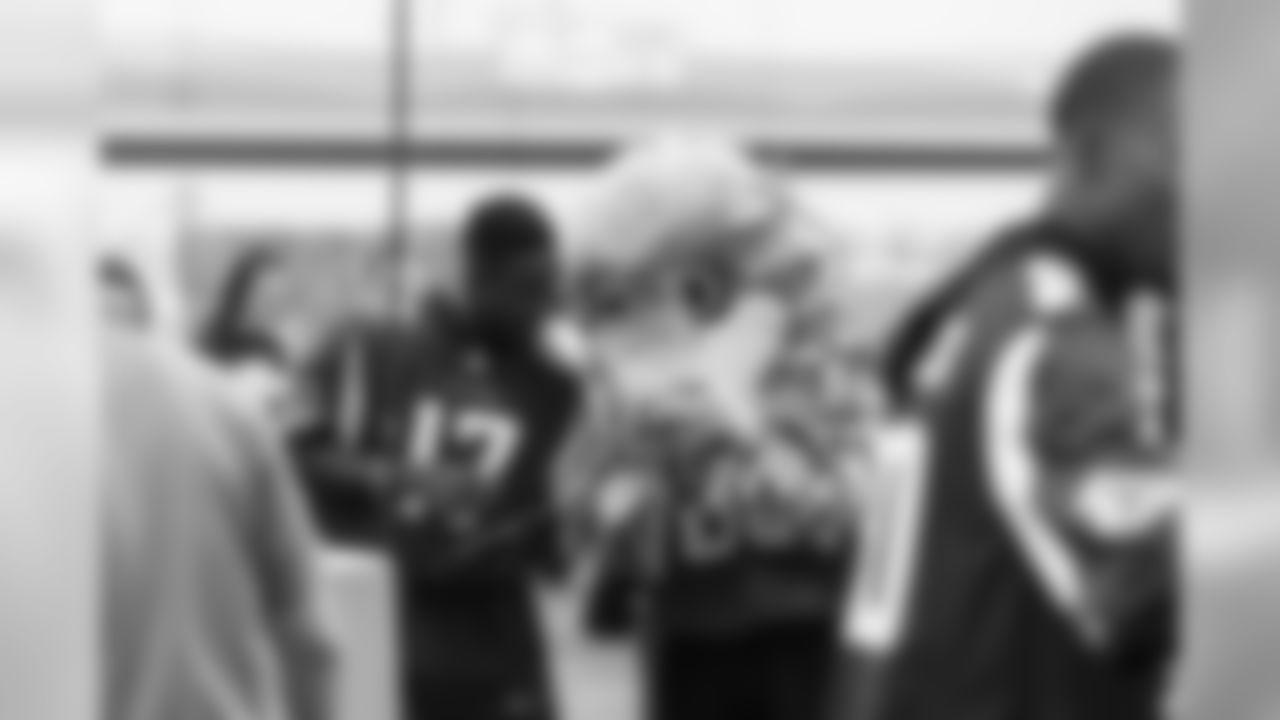 AF_20191001_HometownHuddleFoodBank_JG3_4647