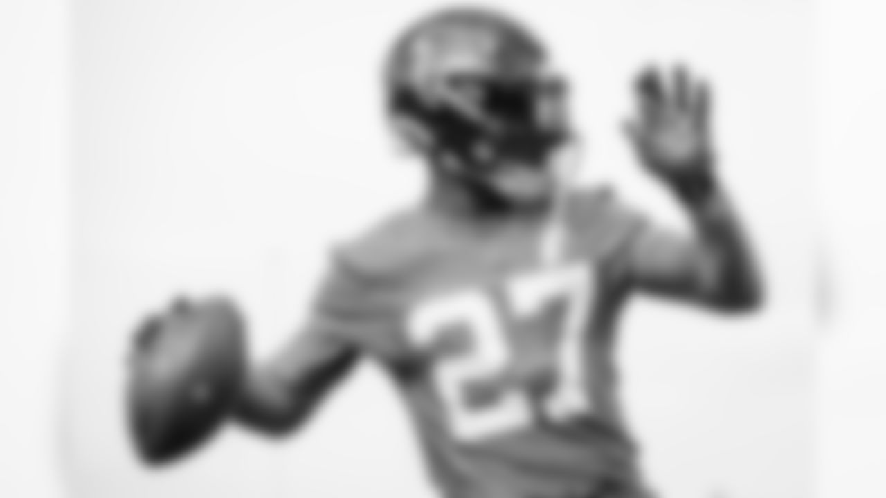 Atlanta Falcons strong safety Damontae Kazee #27 warms up during practice. (Photo by Kara Durrette/Atlanta Falcons)
