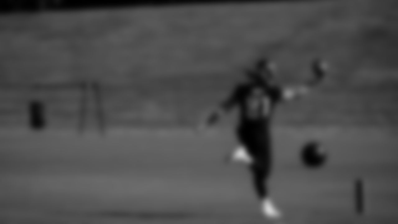 Atlanta Falcons tight end Hayden Hurst #81 makes a one-handed catch during practice at IBM Performance Field.