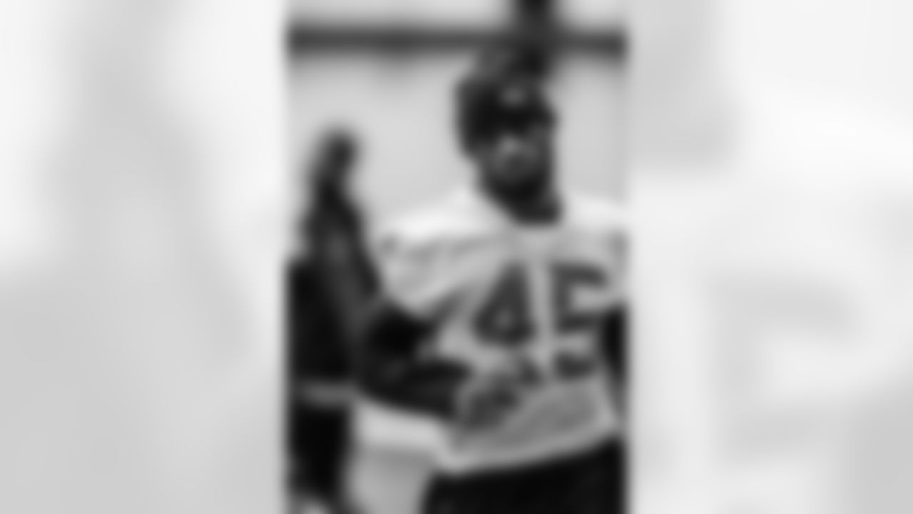 LB Deion Jones
