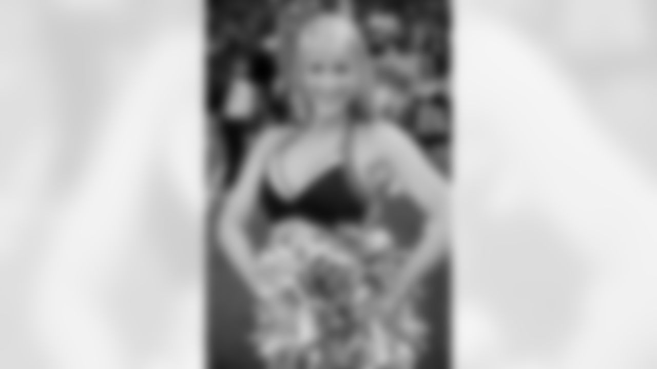 Atlanta Falcons Cheerleader Sydney H. (PHOTOS: Art Morrison, Special to AtlantaFalcons.com)