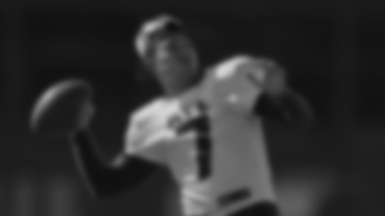 Atlanta Falcons kicker Younghoe Koo #7 during practice in Flowery Branch, Georgia, on Thursday, October 20, 2022. (Photo by Shanna Lockwood/Atlanta Falcons)