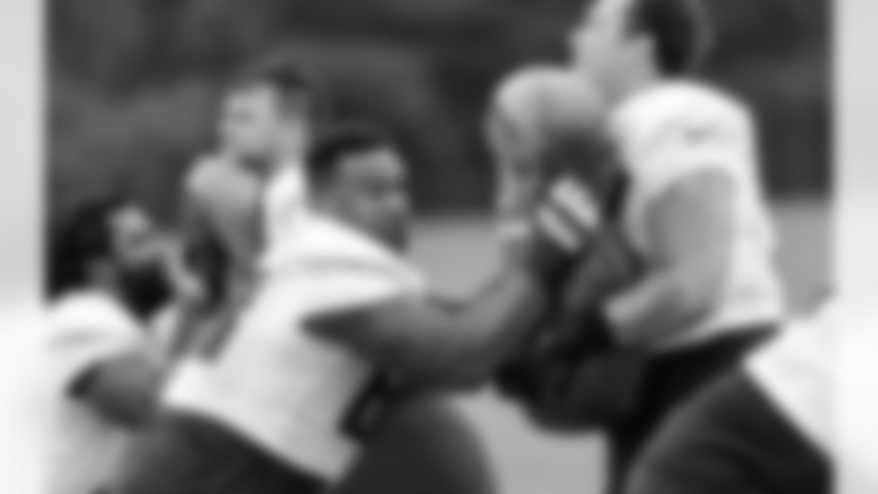 Atlanta Falcons offensive guard Josh Andrews #68 runs a drill during team practice at Atlanta Falcons Headquarters in Flowery Branch, Georgia, on Thursday September 30, 2021. (Photo by Dakota Williams/Atlanta Falcons)