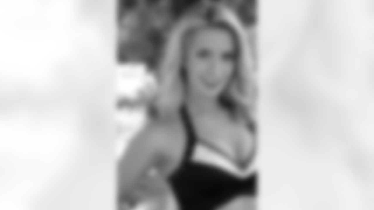 Amanda T. // 2011 Atlanta Falcons Cheerleaders Studio Shots // 2011 // Atlanta -