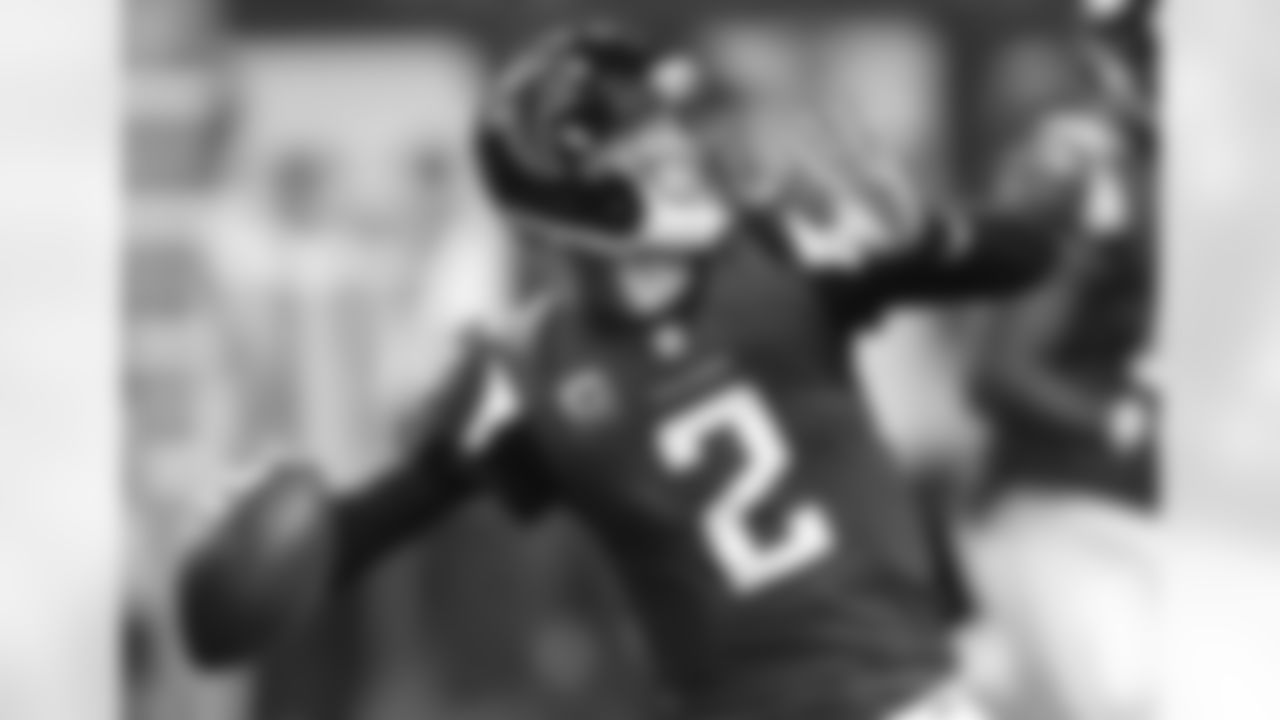 QB Matt Ryan hit WR Julio Jones for a beautiful over-the-shoulder 32-yard touchdown catch in the first quarter against Arizona