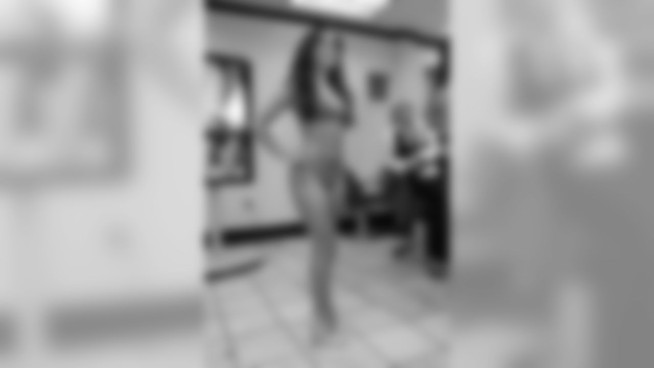 Melissa Z. // 2011 Atlanta Falcons Cheerleaders Swimsuit Calendar Fitting // 2011 // Atlanta -