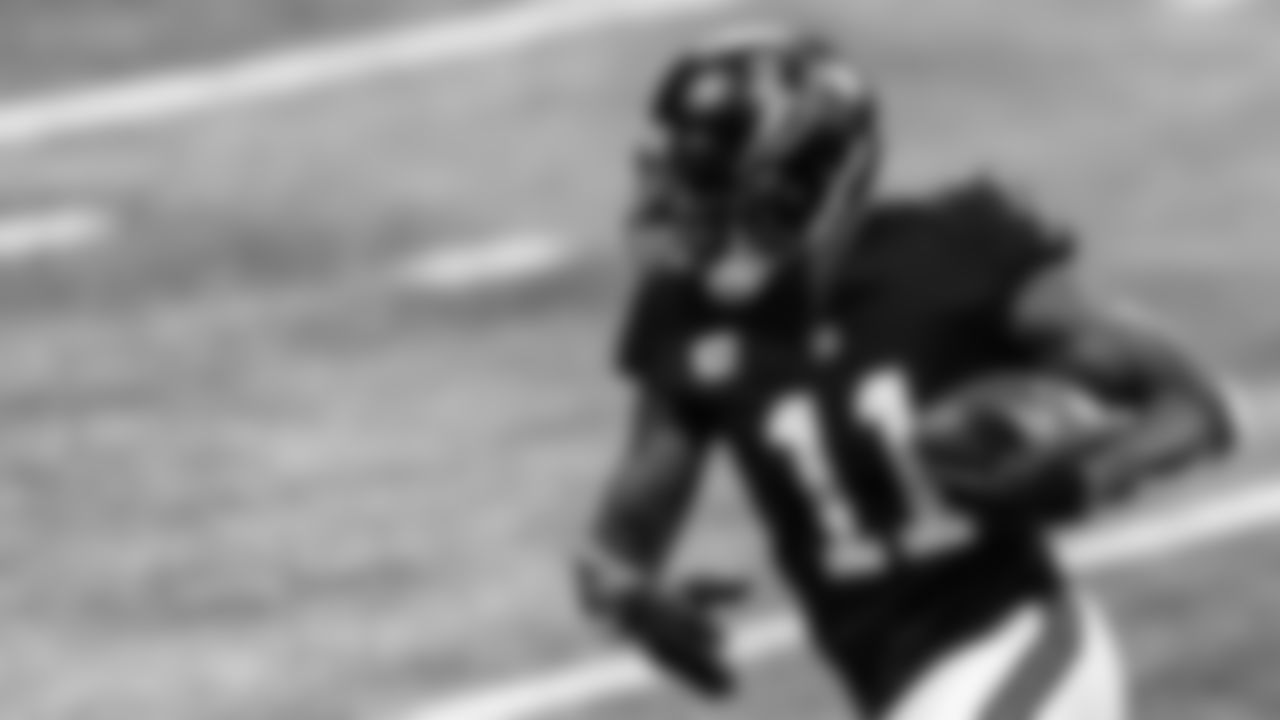 Atlanta Falcons wide receiver Julio Jones #11 carries the ball against the New Orleans Saints on December 6, 2020.