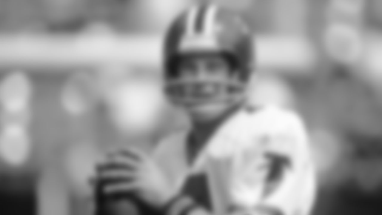 Atlanta Falcons quarterback Steve Bartkowski (10) warms up before a Falcons 27 - 0 victory over the New Orleans Saints on Sept. 6, 1981 at Atlanta-Fulton County Stadium in Atlanta. (AP Photo / Al Messerschmidt)