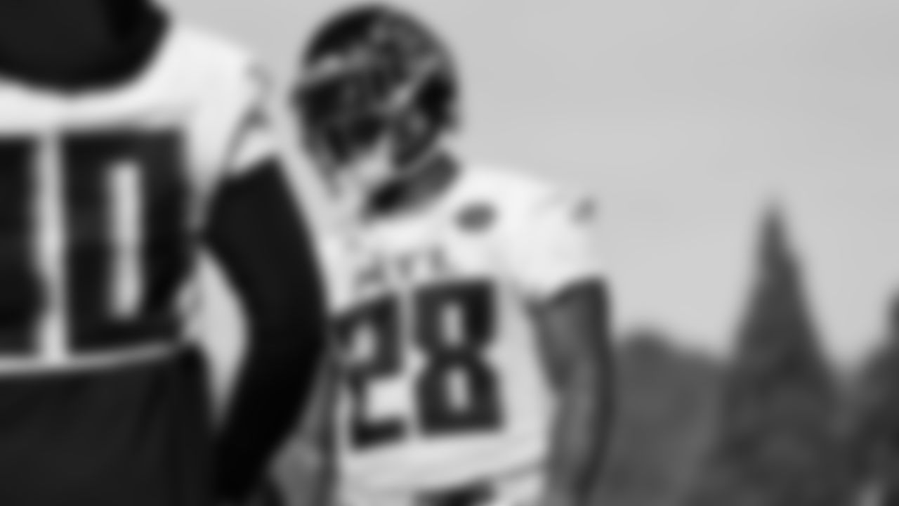 Atlanta Falcons running back Mike Davis #28 during team practice at Atlanta Falcons Headquarters in Flowery Branch, Georgia, on Wednesday, December 1, 2021. (Photo by Shanna Lockwood/Atlanta Falcons)
