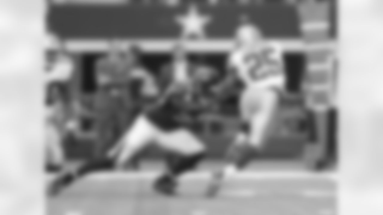 The linebacker has been unable to play in the Falcons last two games due to an elbow injury. Durant was listed as probable to play against the Titans.