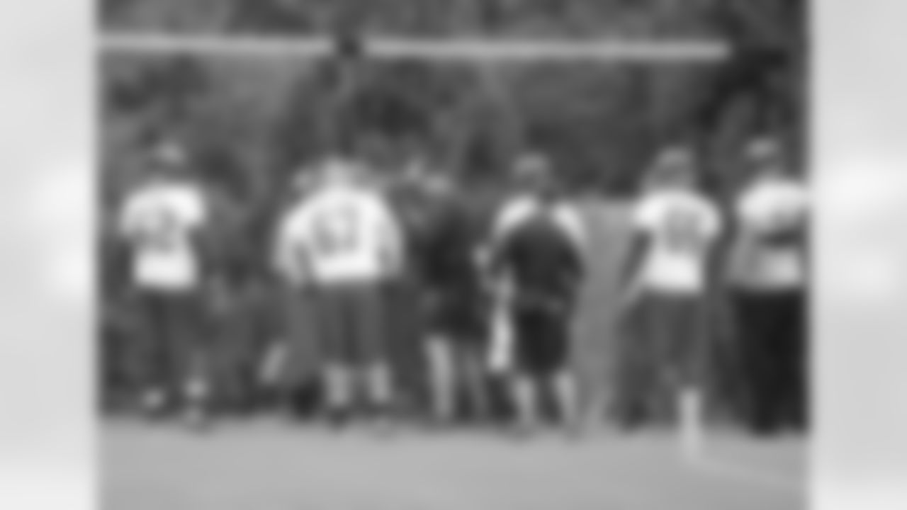 O-Line drills with offensive line coach, Mike Tice