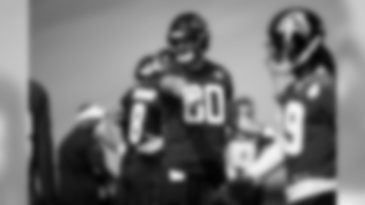 Atlanta Falcons tight end Luke Stocker #80 directs during the third practice preparing for preseason week two against the New York Jets. (Photo by Kara Durrette/Atlanta Falcons)