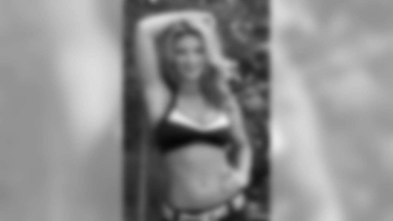 Naiz B. // 2011 Atlanta Falcons Cheerleaders Studio Shots // 2011 // Atlanta -