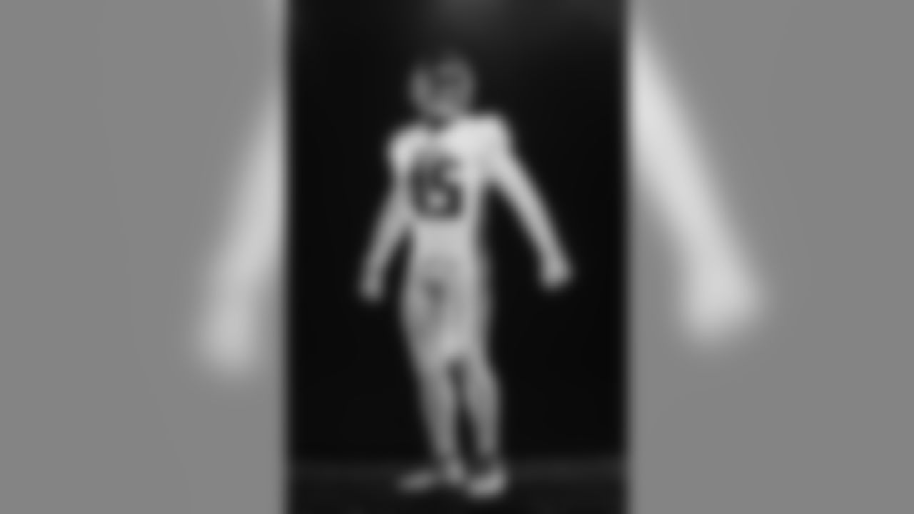 2020_AtlantaFalcons_DeionJones_Away_Hero_7264