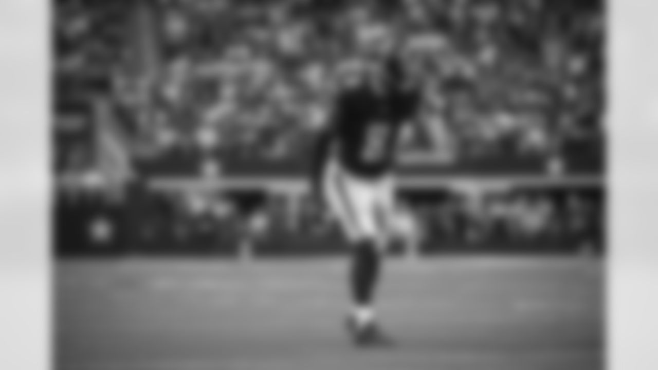 Atlanta Falcons tight end Kyle Pitts #8 lines up during the first quarter against the Dallas Cowboys at AT&T Stadium in Arlington, Texas on Sunday, November 14, 2021. (Photo by Brandon Magnus/Atlanta Falcons)
