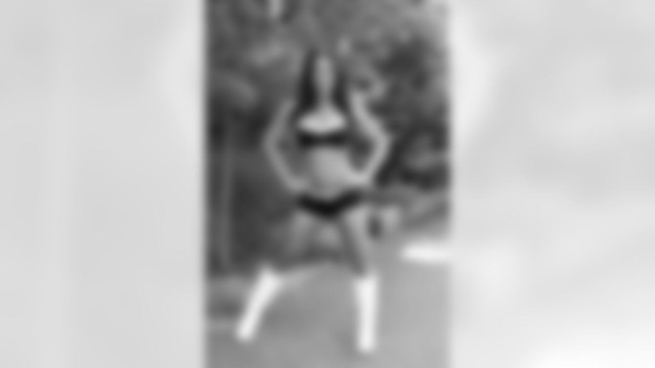 Jennifer T. // 2011 Atlanta Falcons Cheerleaders Studio Shots // 2011 // Atlanta -
