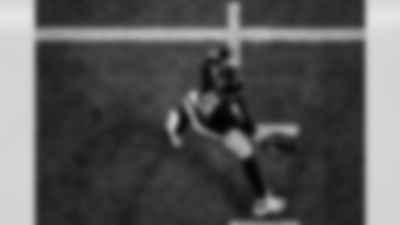 Atlanta Falcons quarterback Matt Ryan #2 warms up prior to a game against the Tampa Bay Buccaneers at Mercedes-Benz Stadium in Atlanta, Georgia on Sunday, December 5, 2021. (Photo by Dakota Williams/Atlanta Falcons)
