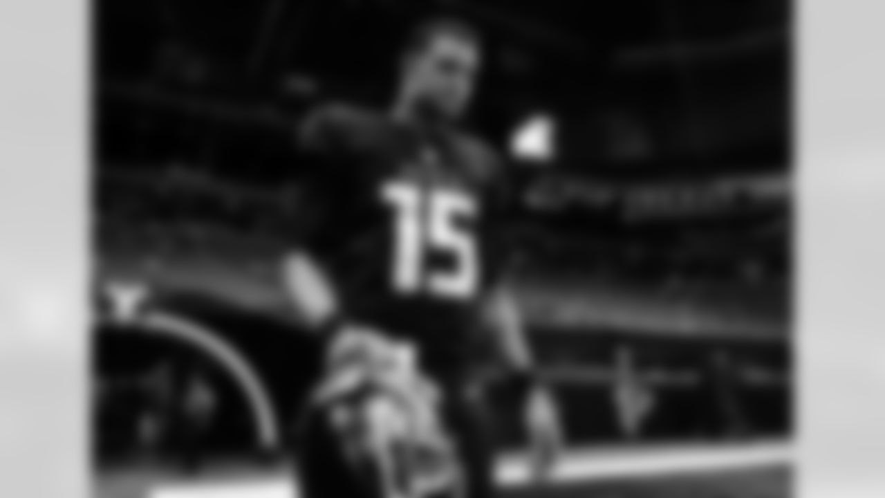 Atlanta Falcons quarterback Feleipe Franks #15 warms up prior to a game against the Cleveland Browns at Mercedes-Benz Stadium in Atlanta, Georgia on Sunday, August 29, 2021. (Photo by Brandon Magnus/Atlanta Falcons)