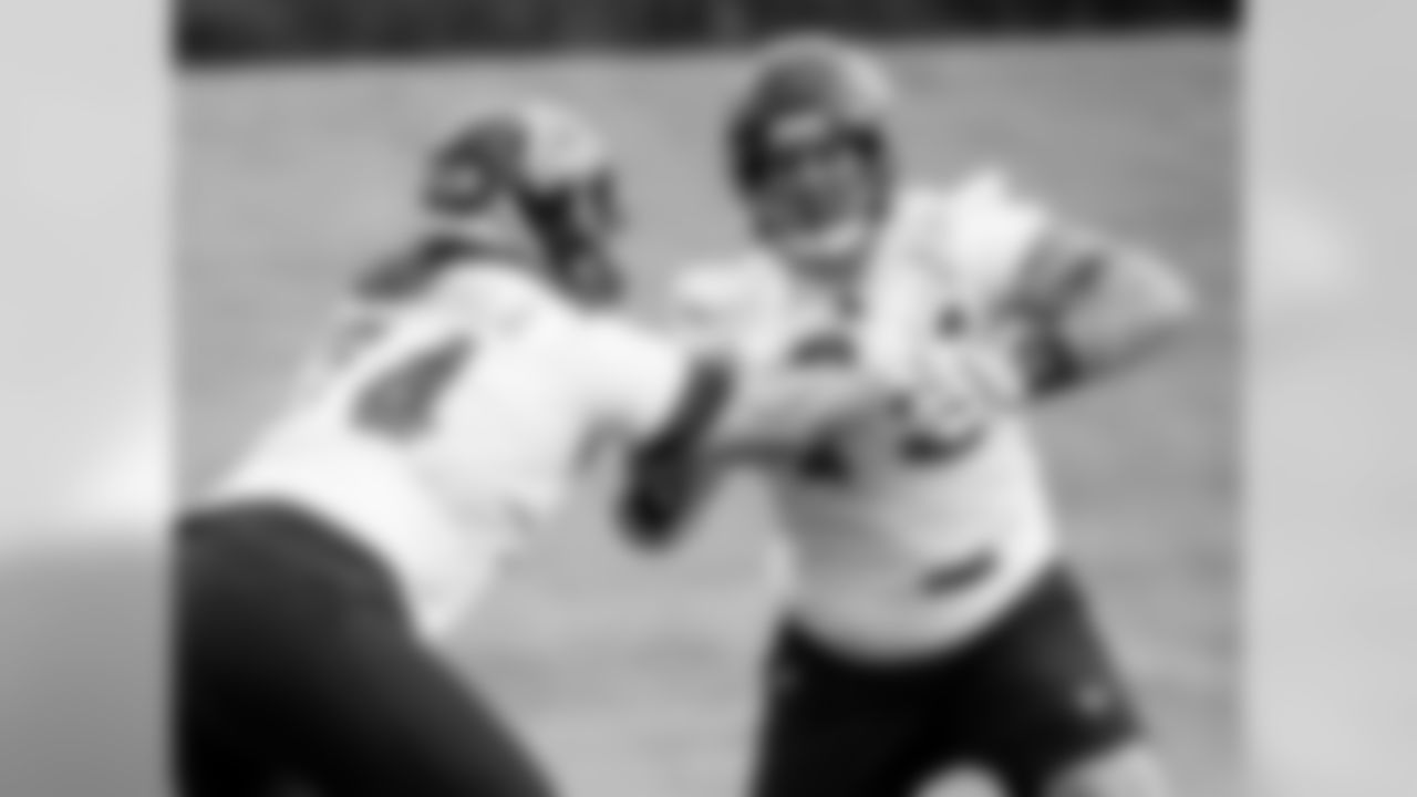 Atlanta Falcons offensive guard Anthony Coyle #79 and offensive tackle Ty Sambrailo #74 run a drill during practice. (Photo by Dakota Williams/Atlanta Falcons).