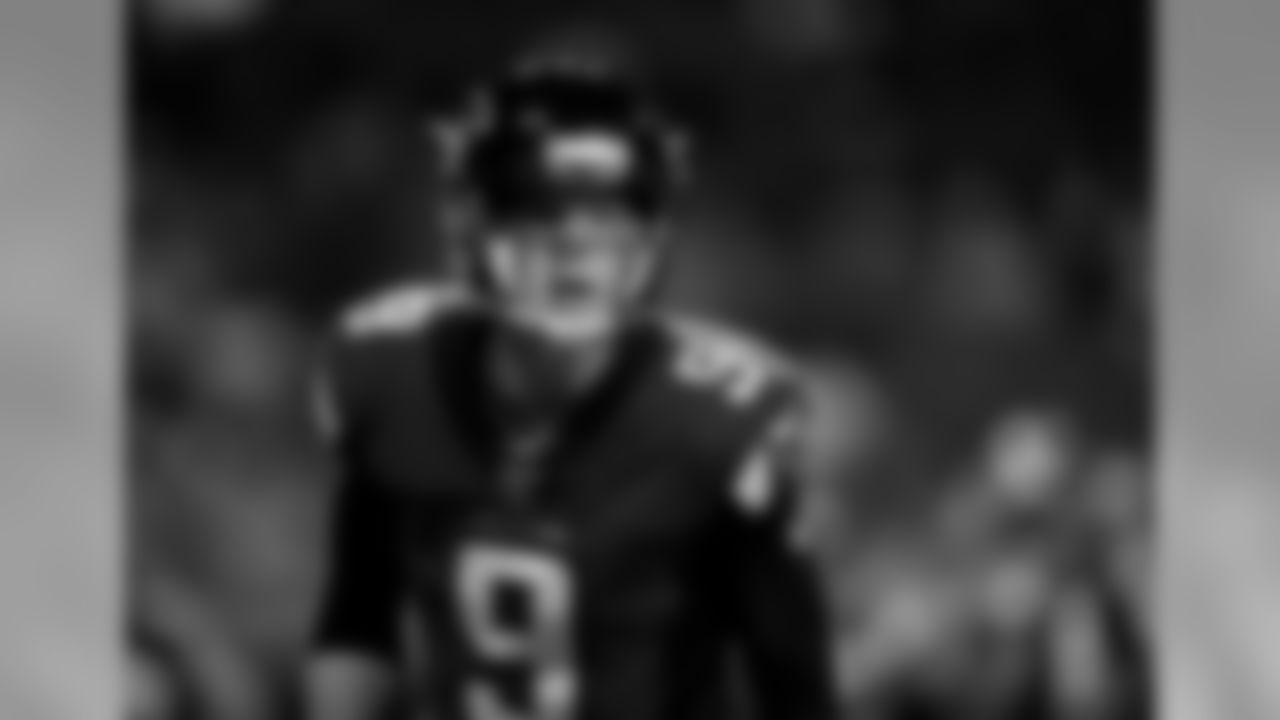 QB Matt Simms - restricted free agent