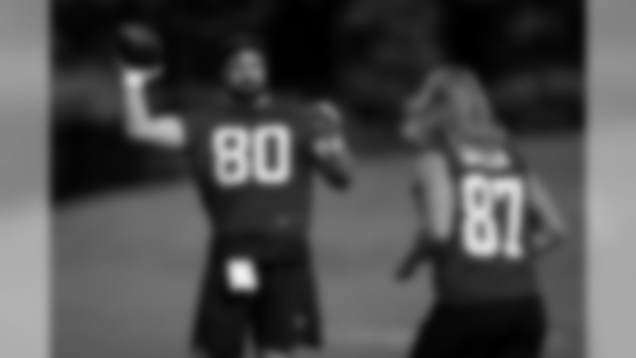 Atlanta Falcons tight end Luke Stocker #80 warms up with tight end Jaeden Graham #87 during practice. (Photo by Kara Durrette/Atlanta Falcons)