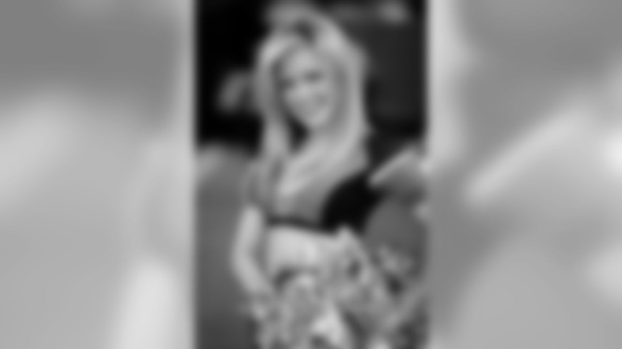 Atlanta Falcons Cheerleader Shauna K.