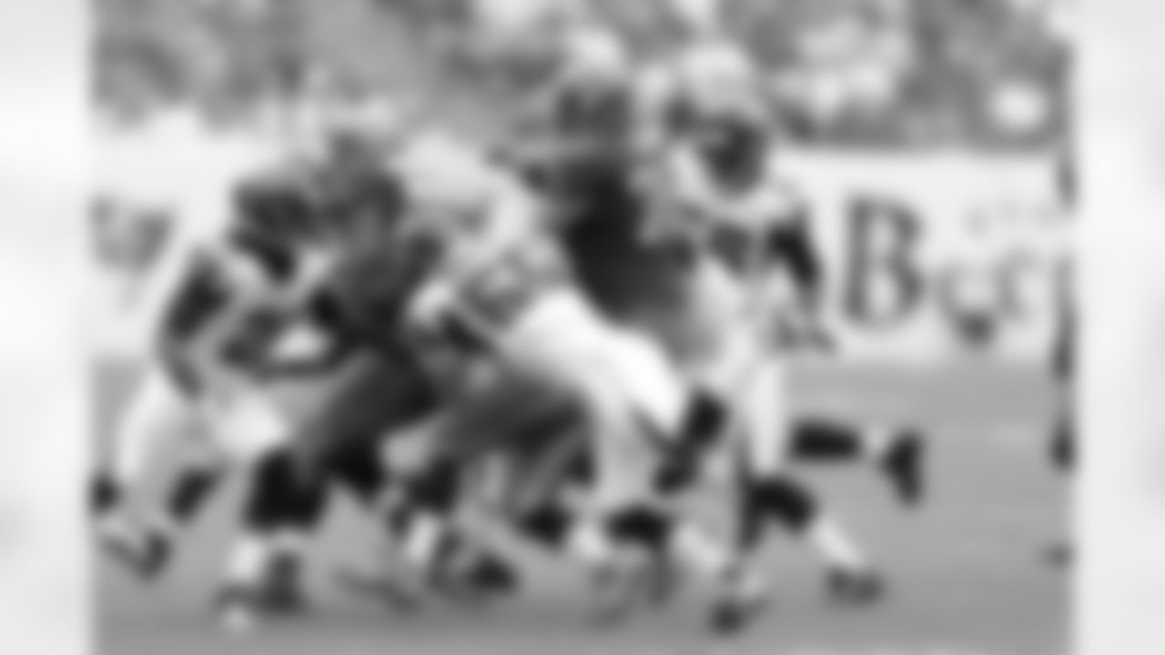 CB Desmond Trufant and LB Paul Worrilow close in on Buccaneers RB Brian Leonard