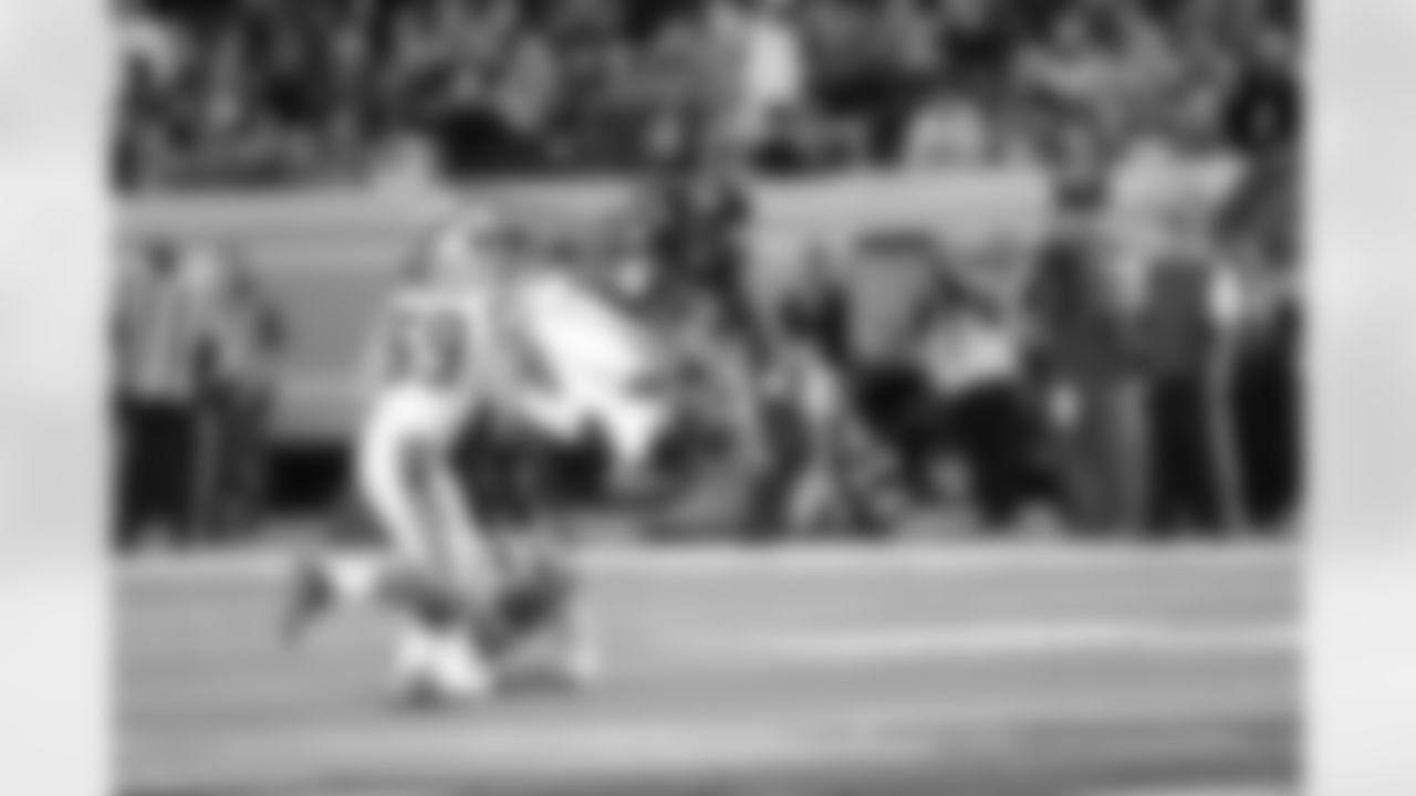 RB Steven Jackson catches some air