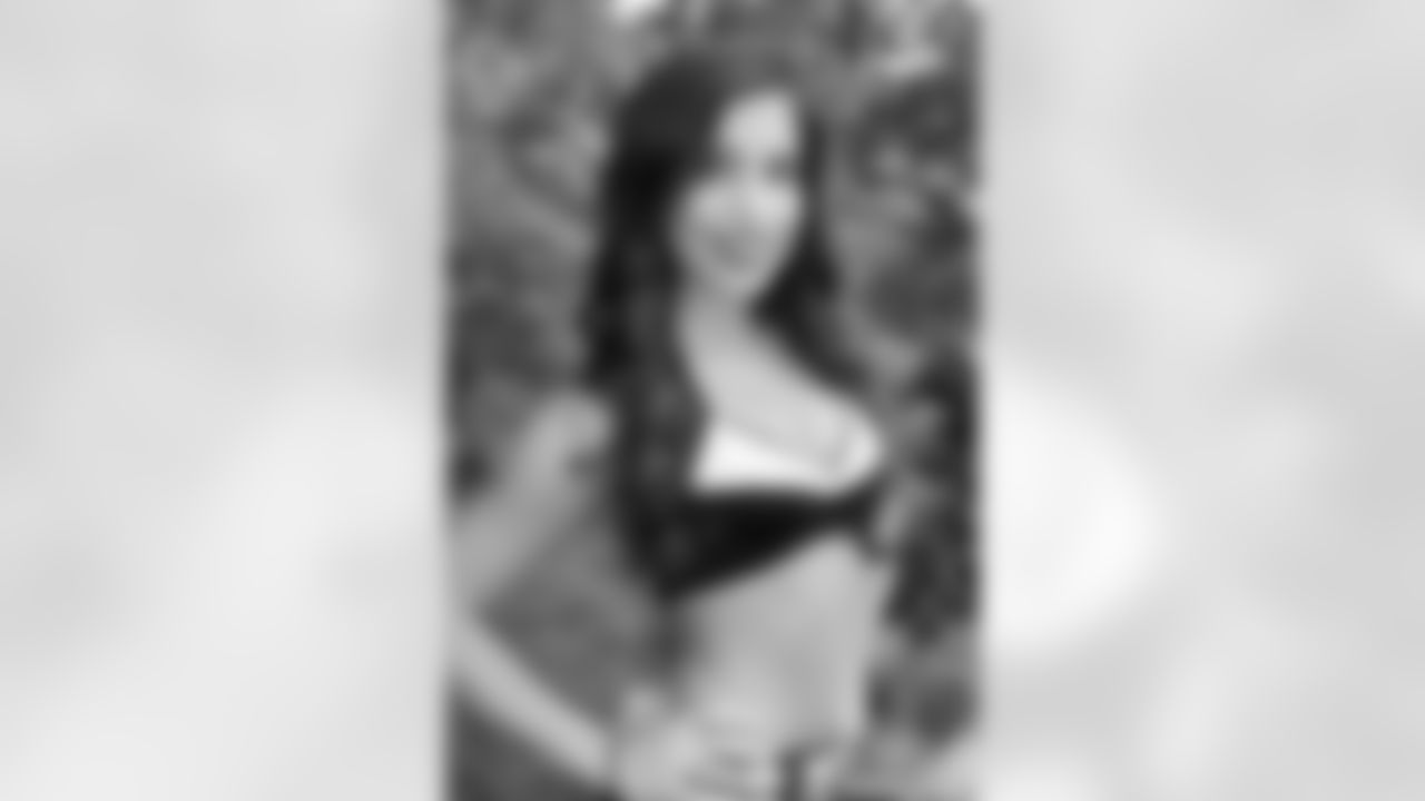 Melissa Z. // 2011 Atlanta Falcons Cheerleaders Studio Shots // 2011 // Atlanta -