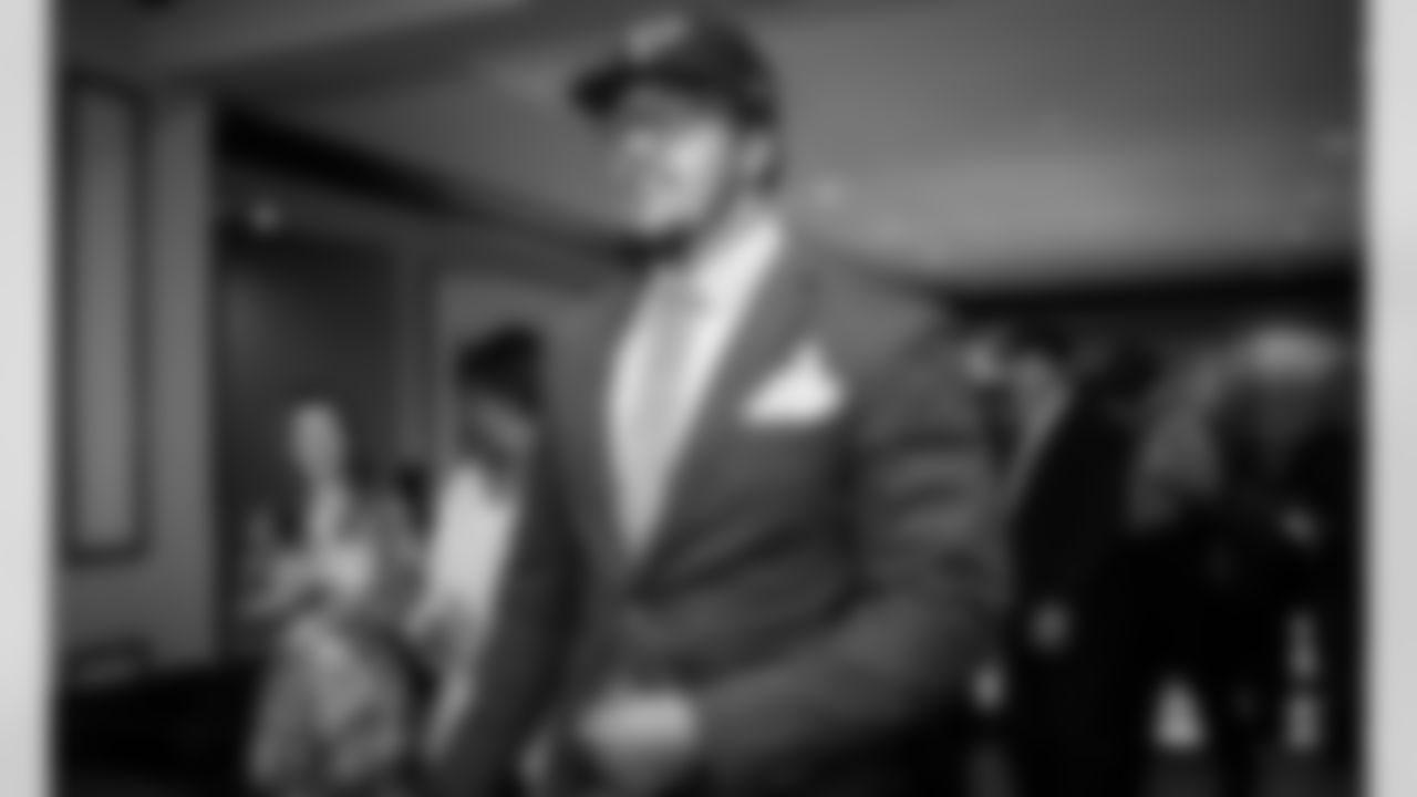 DE Vic Beasley arrives at Falcons HQ
