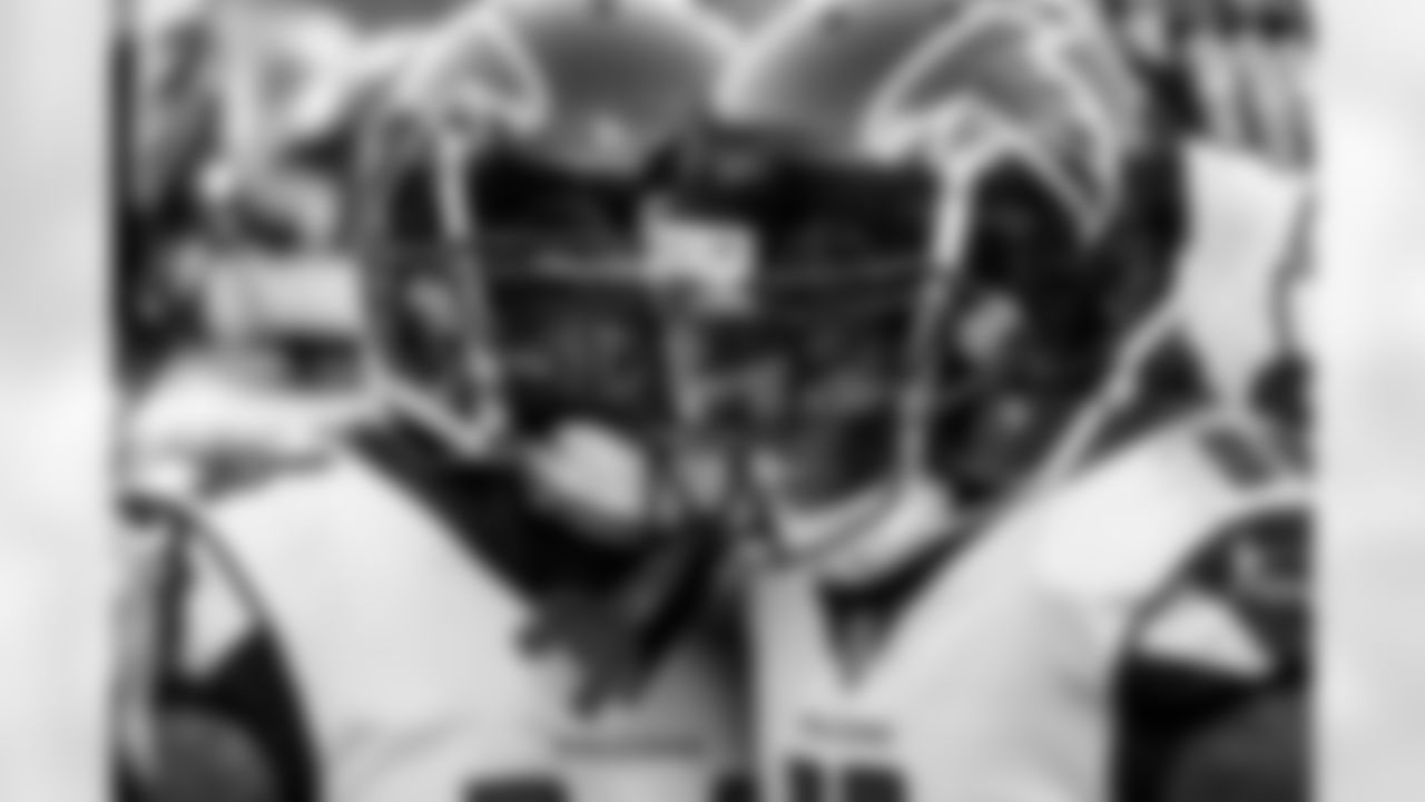 WR Julio Jones is surrounded by teammates after scoring his first touchdown of 2018.
