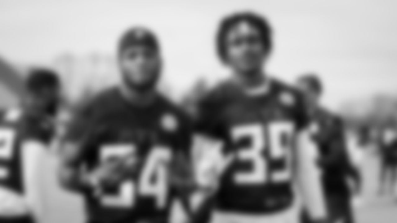 Atlanta Falcons cornerback Darren Hall #34 and cornerback Will Sunderland #39 during team practice at Atlanta Falcons Headquarters in Flowery Branch, Georgia, on Thursday, December 16, 2021. (Photo by Shanna Lockwood/Atlanta Falcons)