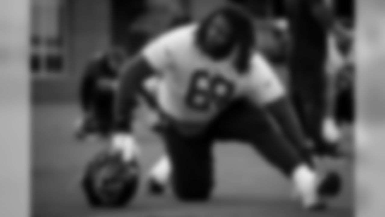Atlanta Falcons offensive guard Jamon Brown #68 stretches during practice. (Photo by Kara Durrette/Atlanta Falcons)