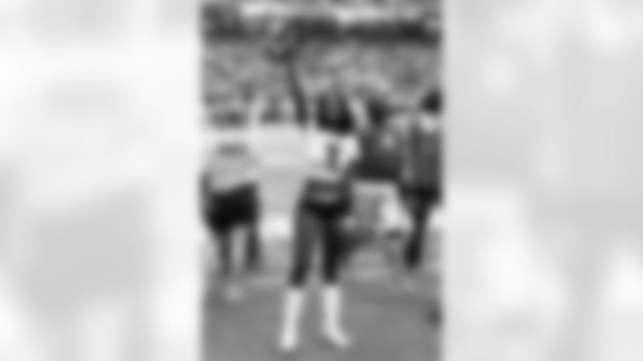 Shamea M. // 2010 Atlanta Falcons Cheerleaders Game Shots // 2010 // Atlanta -