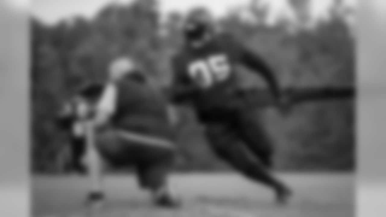 Atlanta Falcons defensive tackle Jack Crawford #95 in action during practice. (Photo by Kara Durrette/Atlanta Falcons)