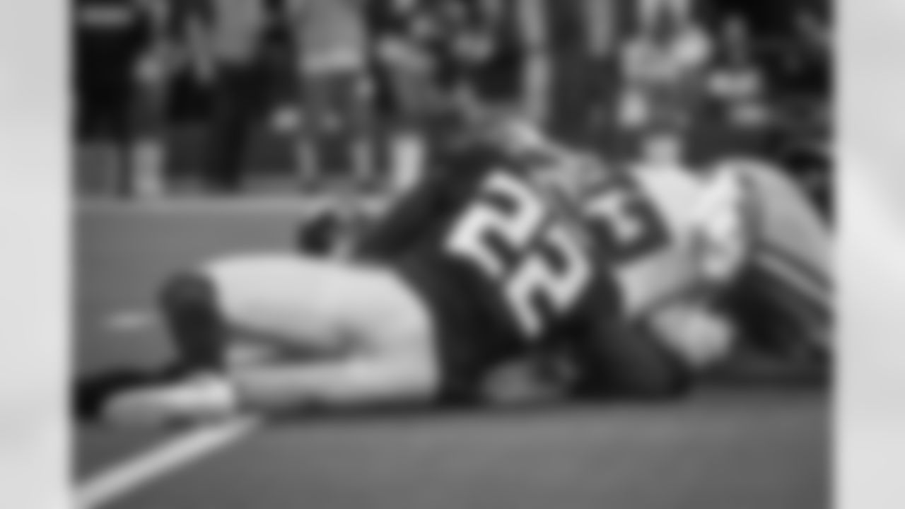 Atlanta Falcons cornerback Fabian Moreau #22 recovers a fumble during the second half against the Dallas Cowboys at AT&T Stadium in Arlington, Texas on Sunday, November 14, 2021. (Photo by Brandon Magnus/Atlanta Falcons)