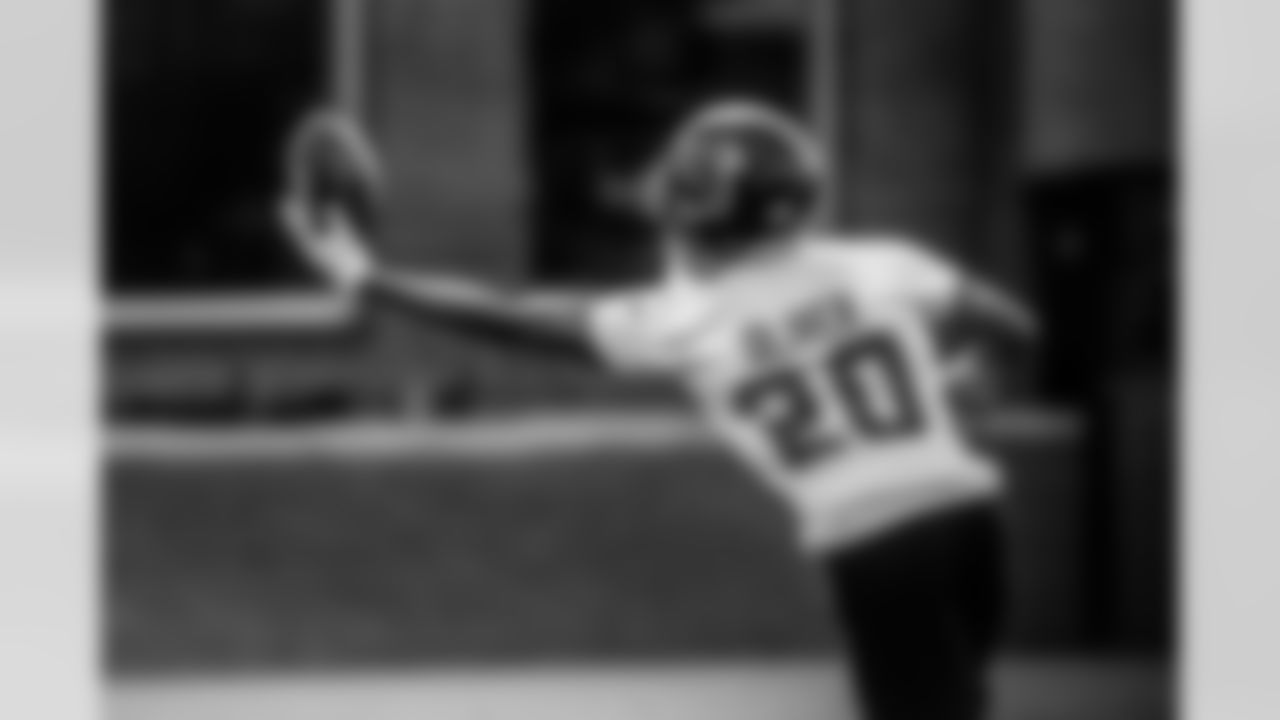 CB Isaiah Oliver
Atlanta Falcons / Carmen Mandato