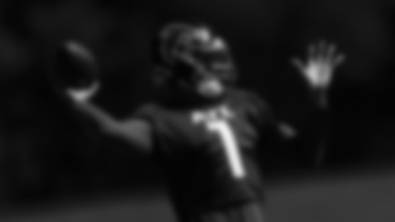 Atlanta Falcons quarterback Marcus Mariota #1 throws a pass during practice in Flowery Branch, Georgia, on Thursday, September 29, 2022. (Photo by Mitch Martin/Atlanta Falcons)