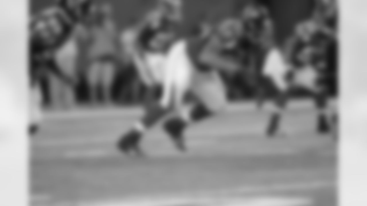 DE Cliff Matthews in action against the Bengals