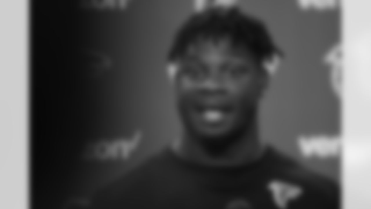 LB Sean Weatherspoon