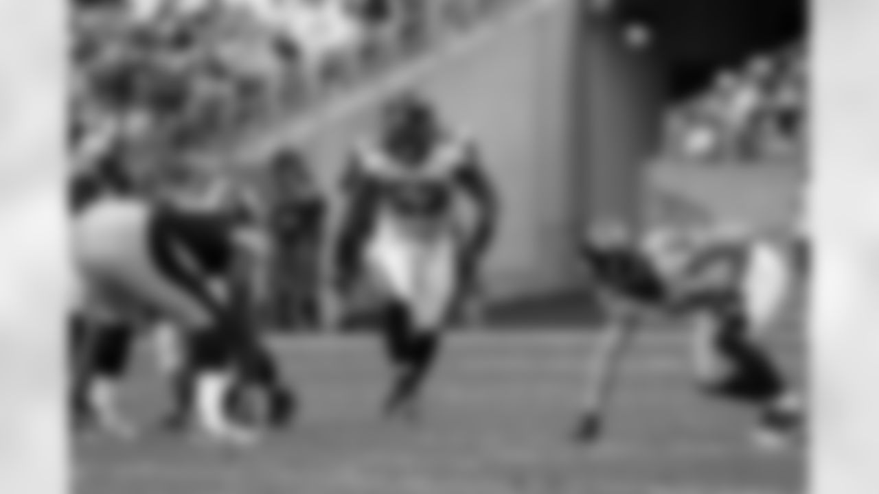 Mike Peterson has remained a consistently solid linebacker throughout his 11 years in the league // Falcons at Steelers // 9/12/10 - Heinz Field //