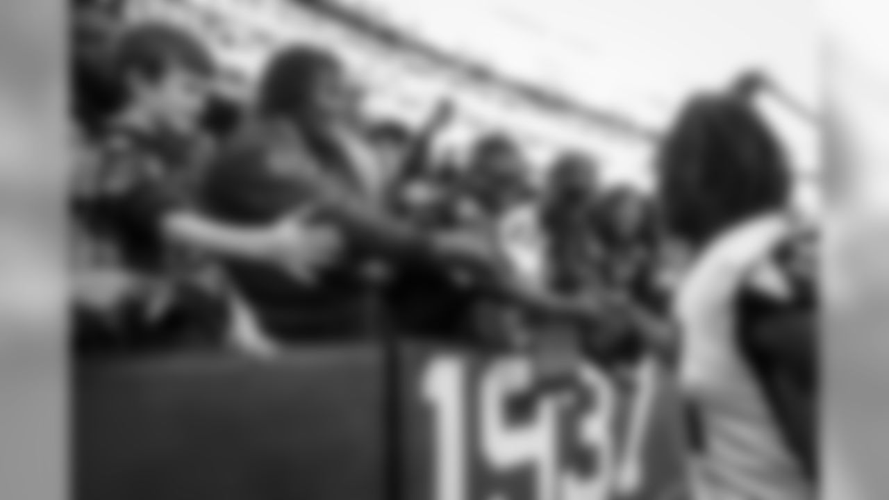 WR Julio Jones high-fives fans after the game