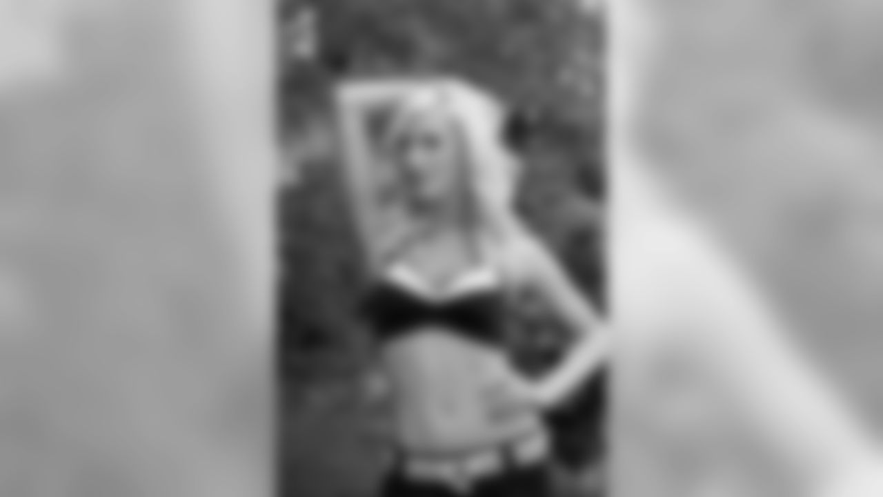 Jamie K. // 2011 Atlanta Falcons Cheerleaders Studio Shots // 2011 // Atlanta -