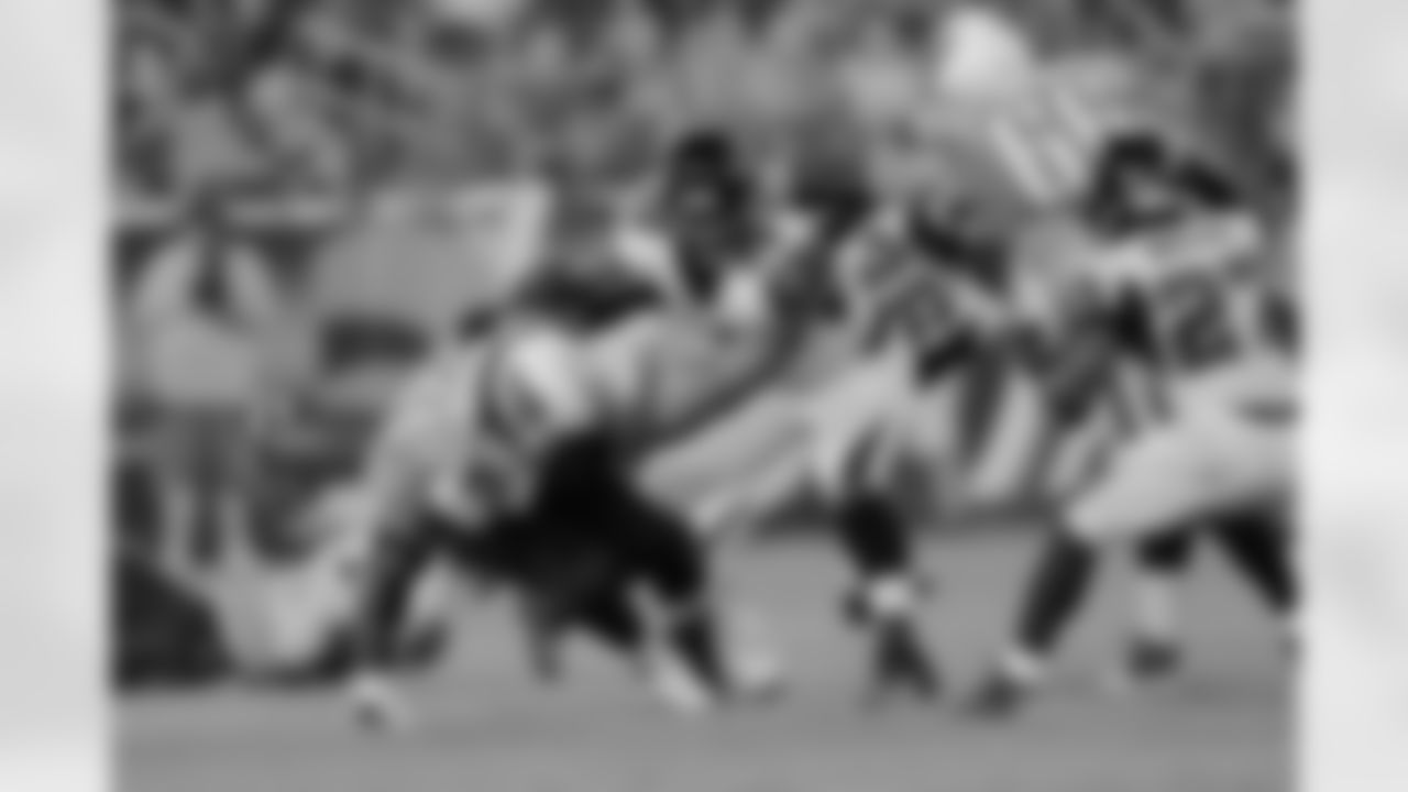 DE Cliff Matthews takes down Titans G Chris Spencer