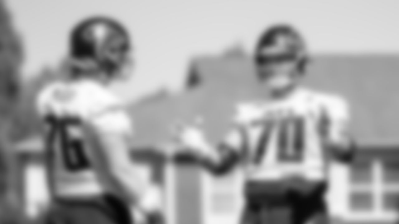 Atlanta Falcons offensive tackle Kaleb McGary #76 talks with offensive tackle Jake Matthews #70 during practice at IBM Performance Field. (Photo by Kara Durrette/Atlanta Falcons)
