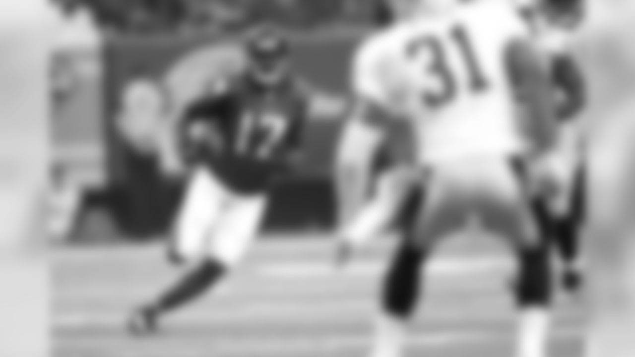 WR Devin Hester runs the ball after completing a catch.