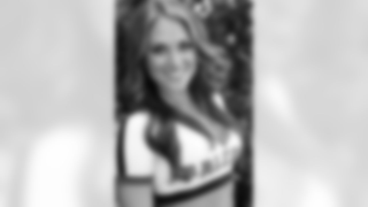 Lindsay M. // 2011 Atlanta Falcons Cheerleaders Studio Shots // 2011 // Atlanta -
