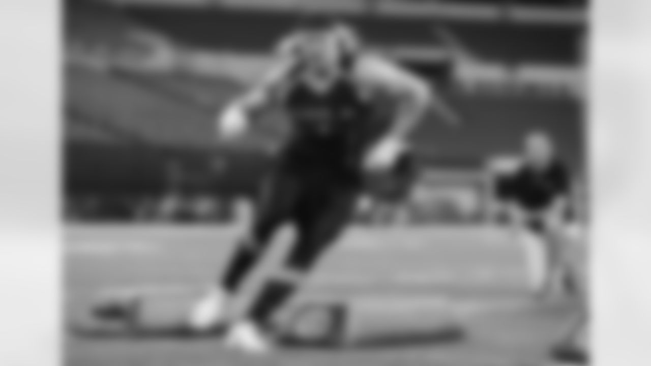 LB Tyler Starr